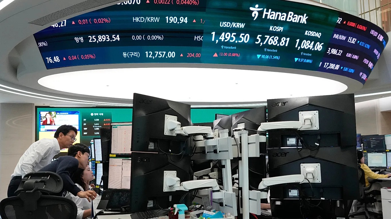 Oil jumps above $100 after failed peace talks, forint surges after the Hungarian election results
