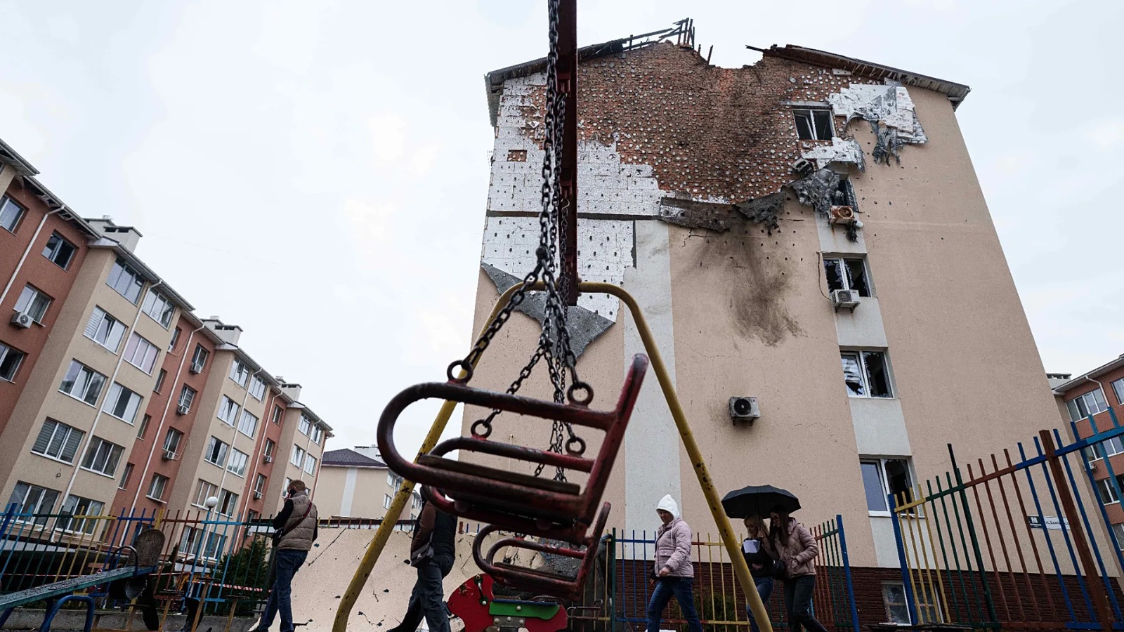 Eight dead in 'massive' Russian attack while Kyiv signals readiness for Easter ceasefire
