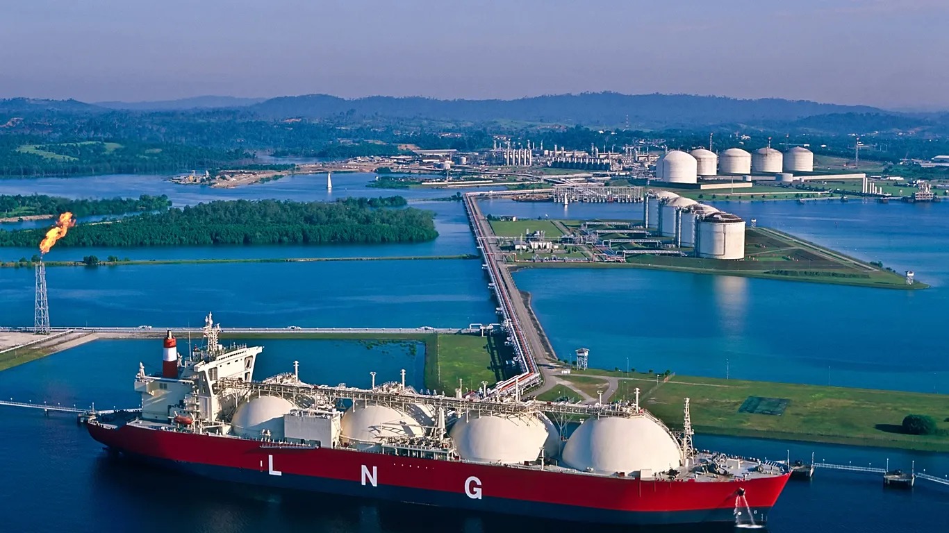 Which EU countries are most exposed to the LNG supply disruption?
