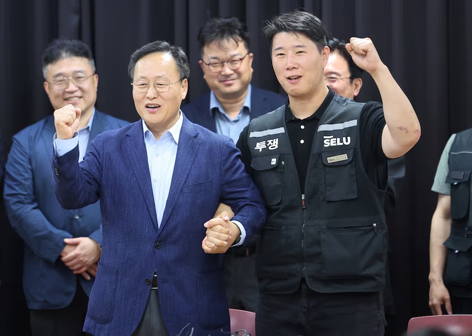 Samsung workers begin voting on pay deal, some non-chip employees to oppose it
