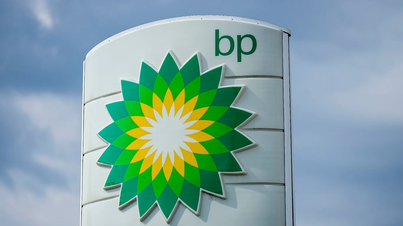 BP sacks chairman Manifold in a fresh blow to the troubled energy giant
